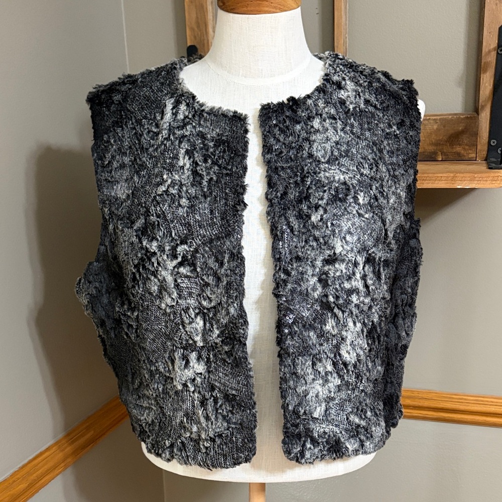 Gianni Bini Black & Gray faux fur & sequin Vest size large